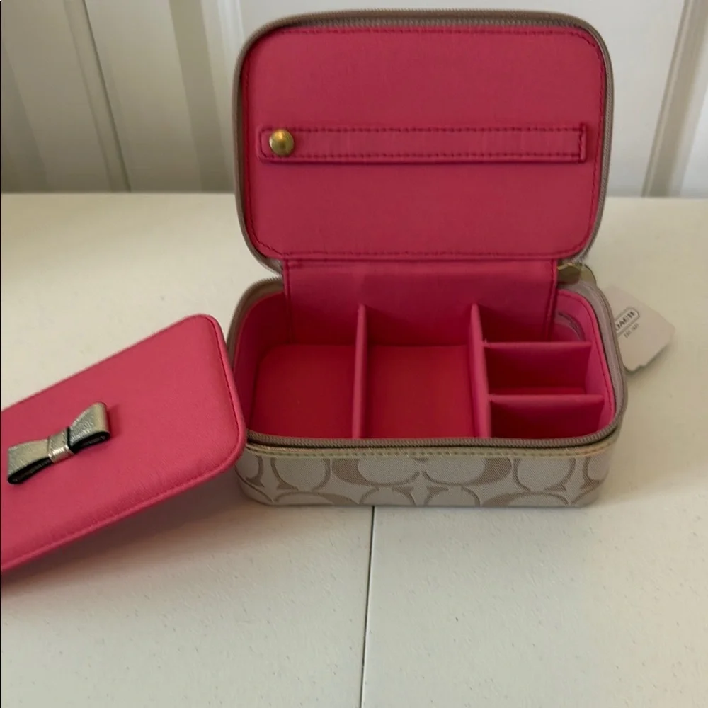 * NWT - COACH DAISY PATTERN TRAVEL JEWELRY CARRIER - Picture 8 of 8